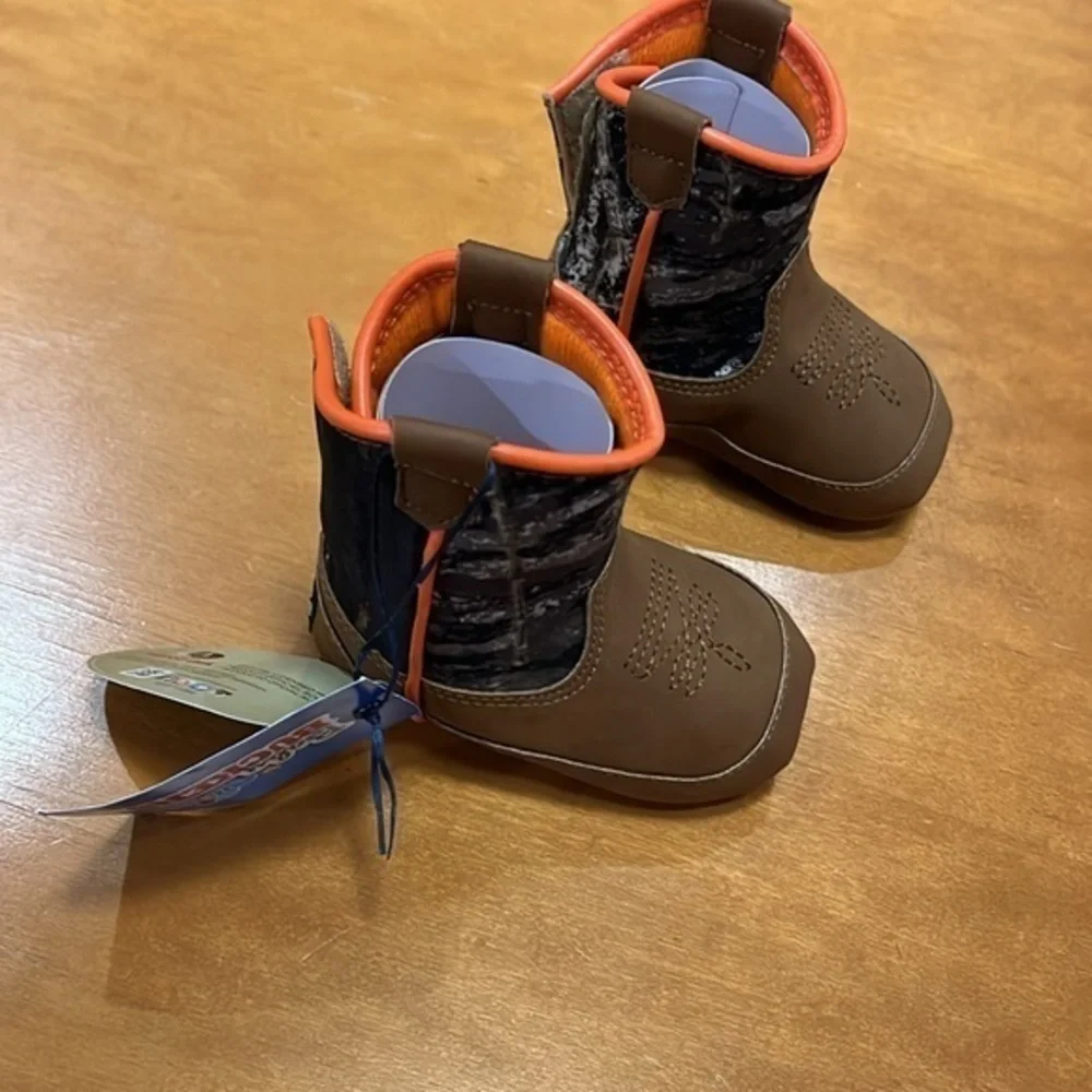 Baby buckers DBL barrel boots size one baby brand new in box 6 weeks to 3 months